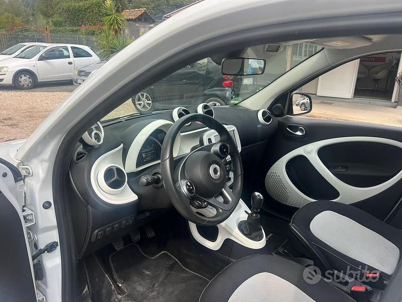 Usata Smart ForFour Passion 90 CV (66 kW) 2015 Bianco Utilitaria