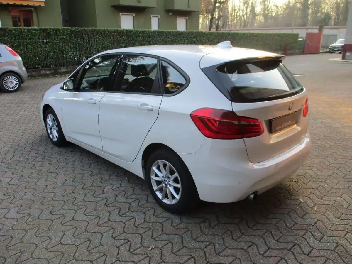 Usata BMW 218 Active Tourer Advantage 136 CV (100 kW) 2015 Bianco Monovolume