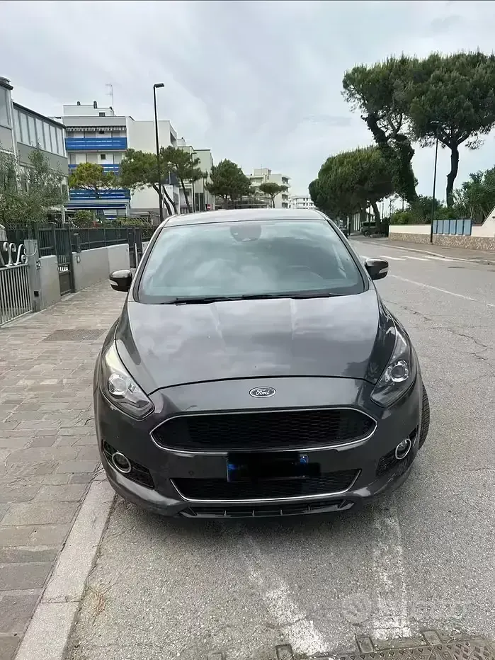Usata Ford S-MAX 150 CV (110 kW) 2018 Grigio Monovolume