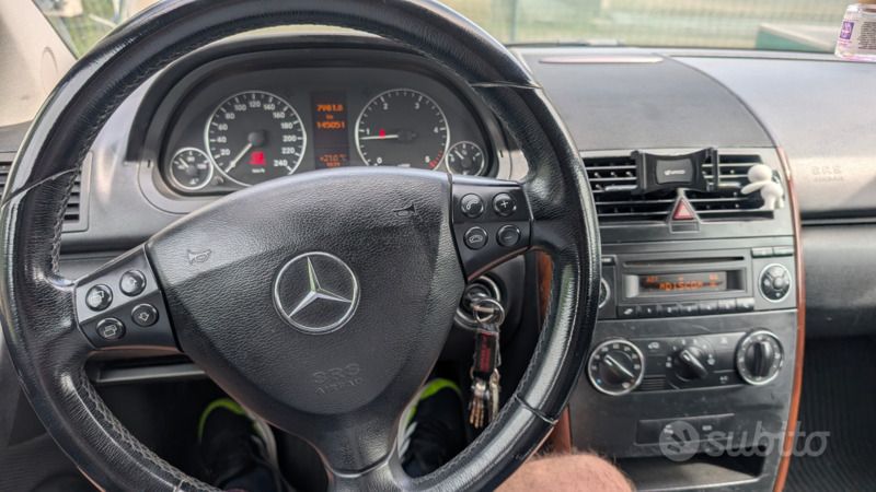 Usata Mercedes A180 Elegance 109 CV (80 kW) 2011 Nero Berlina