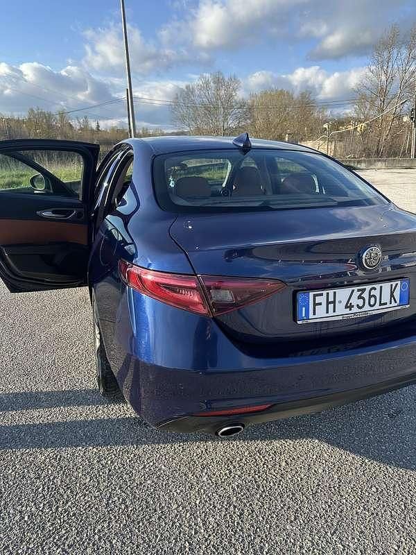 Używany Alfa Romeo Giulia Business 180 KM (132 kW) 2017 Niebieski Sedan/Limuzyna