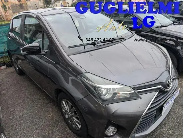 Usata Toyota Yaris Active 69 CV (50 kW) 2017 Grigio Berlina