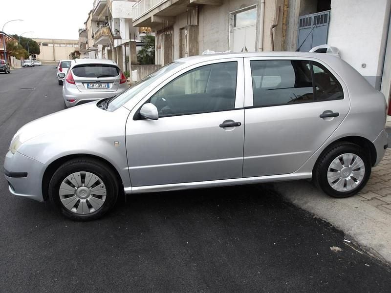 Second-hand Skoda Fabia 64 CP (47 kW) 2007 Galben Berlinǎ