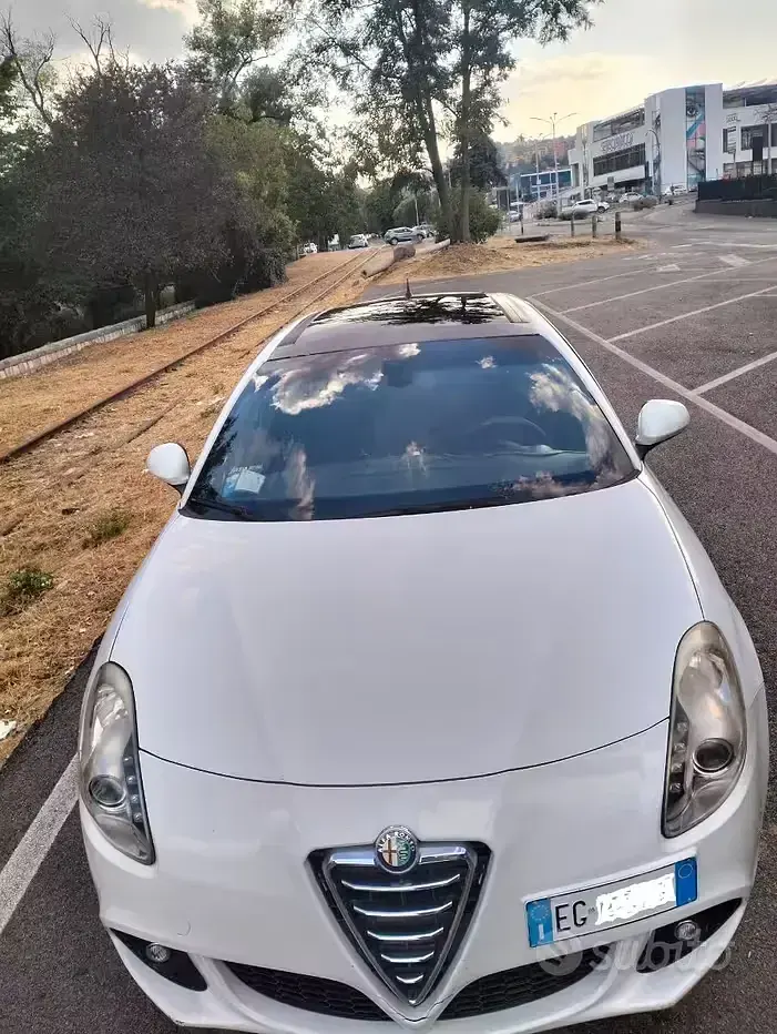 Usata Alfa Romeo Giulietta Distinctive 105 CV (77 kW) 2011 Bianco Utilitaria