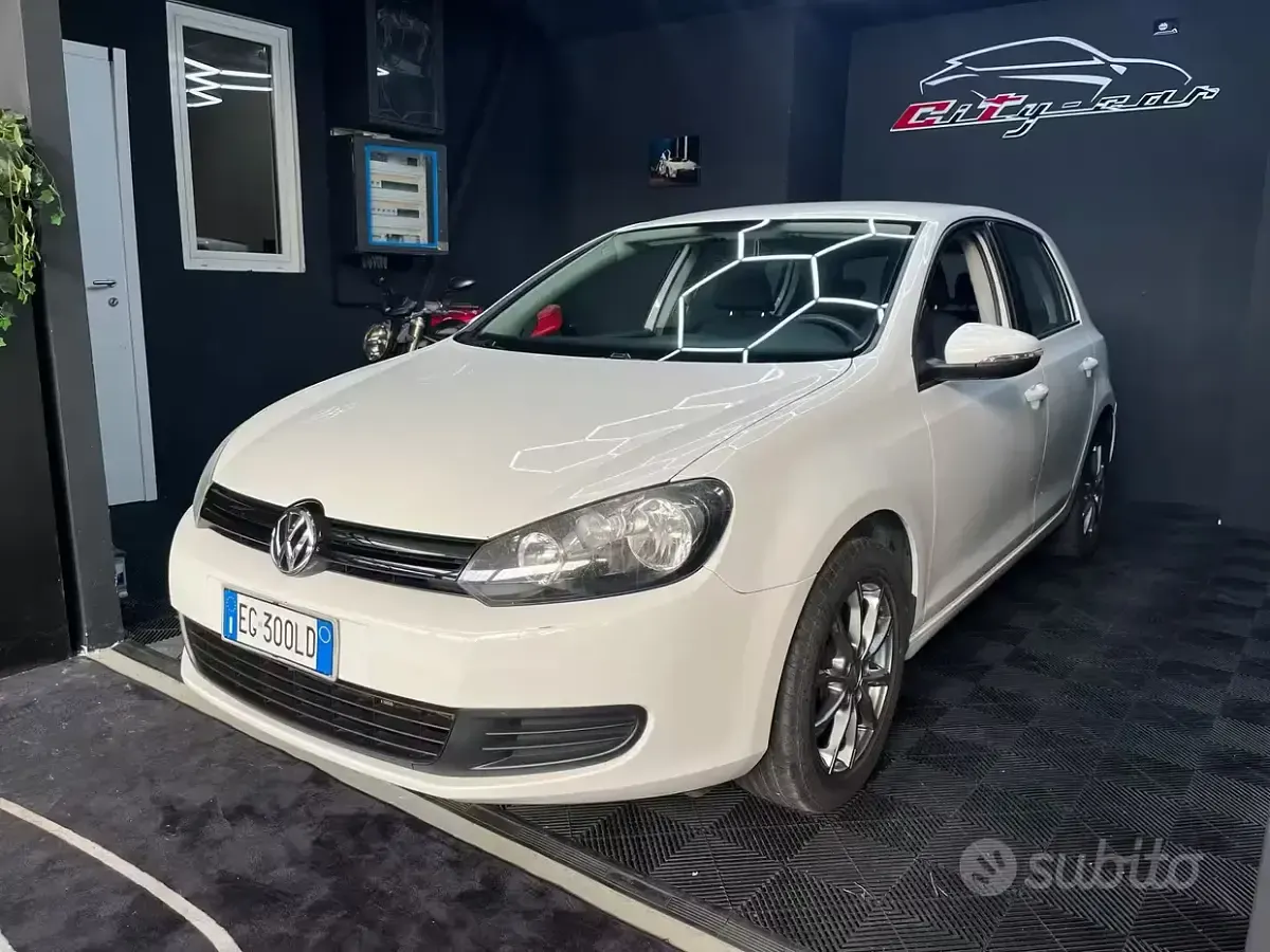 Usata VW Golf VI 80 CV (58 kW) 2011 Bianco Utilitaria
