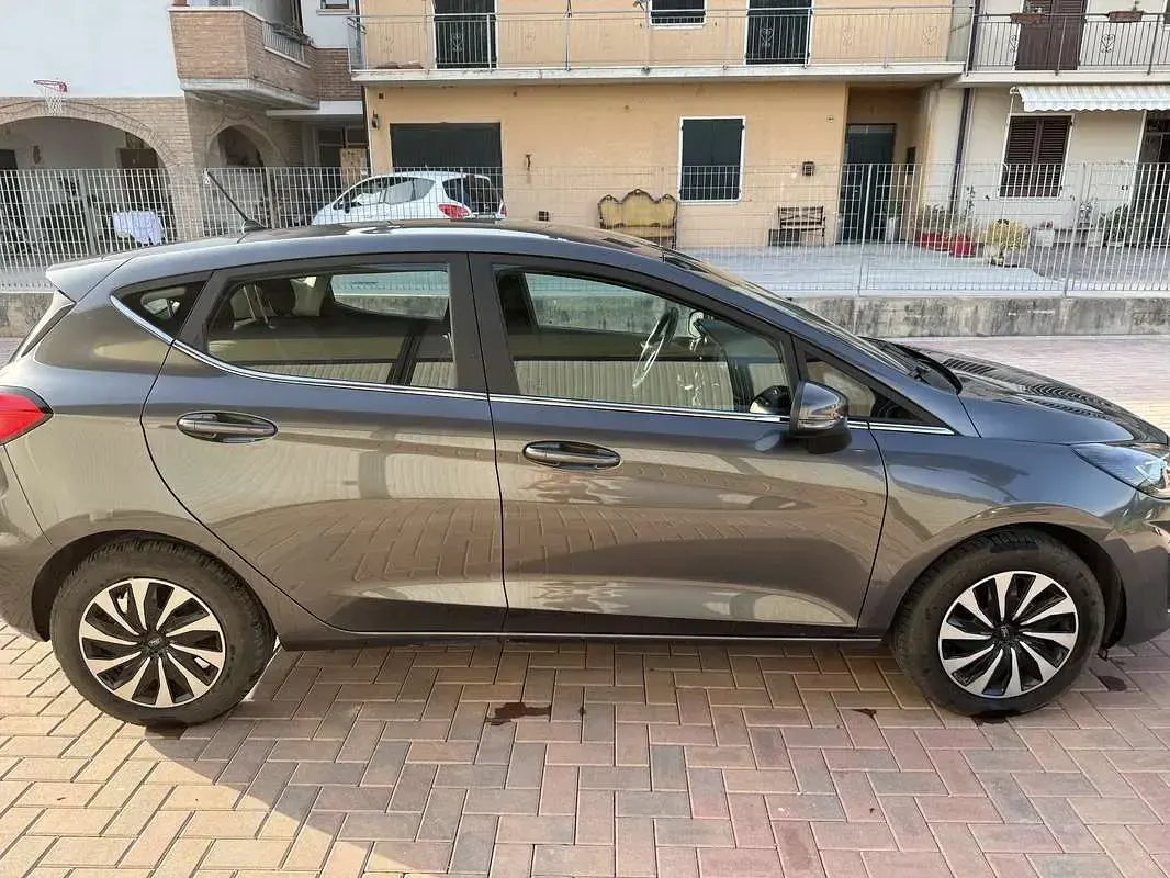 Usata Ford Fiesta Titanium 75 CV (55 kW) 2023 Grigio Utilitaria