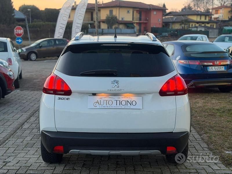 Usata Peugeot 2008 Active 99 CV (72 kW) 2018 Bianco SUV