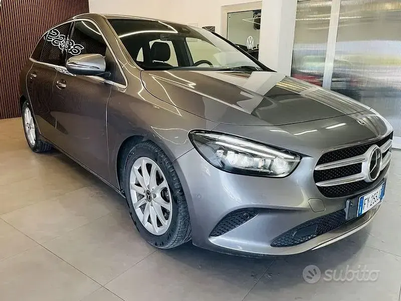 Usata Mercedes B180 116 CV (85 kW) 2019 Grigio Utilitaria