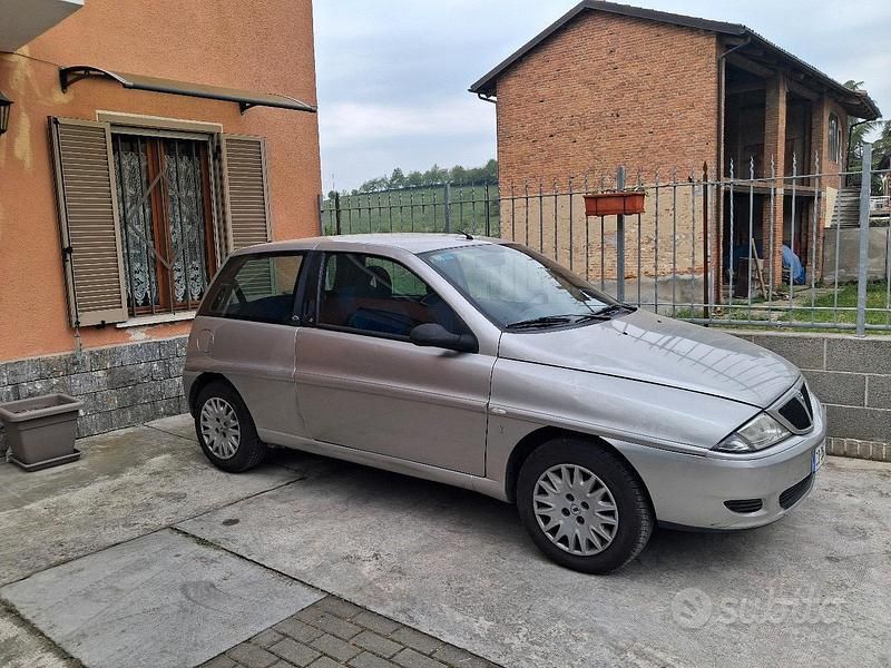 Usata Lancia Ypsilon 60 CV (44 kW) 2003 Grigio Utilitaria