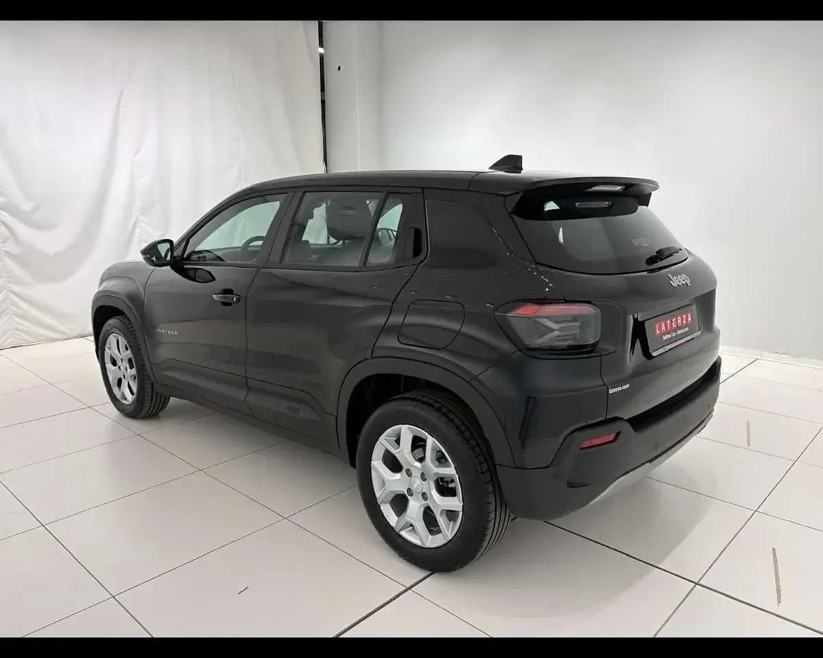 Usata Jeep Avenger Altitude 101 CV (74 kW) 2025 Volcano SUV