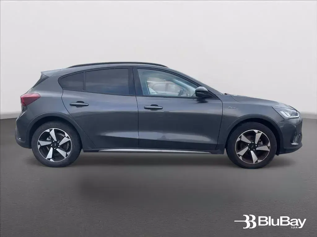 Begagnad Ford Focus ST-Line 125 HK (91 kW) 2023 Grå Sedan