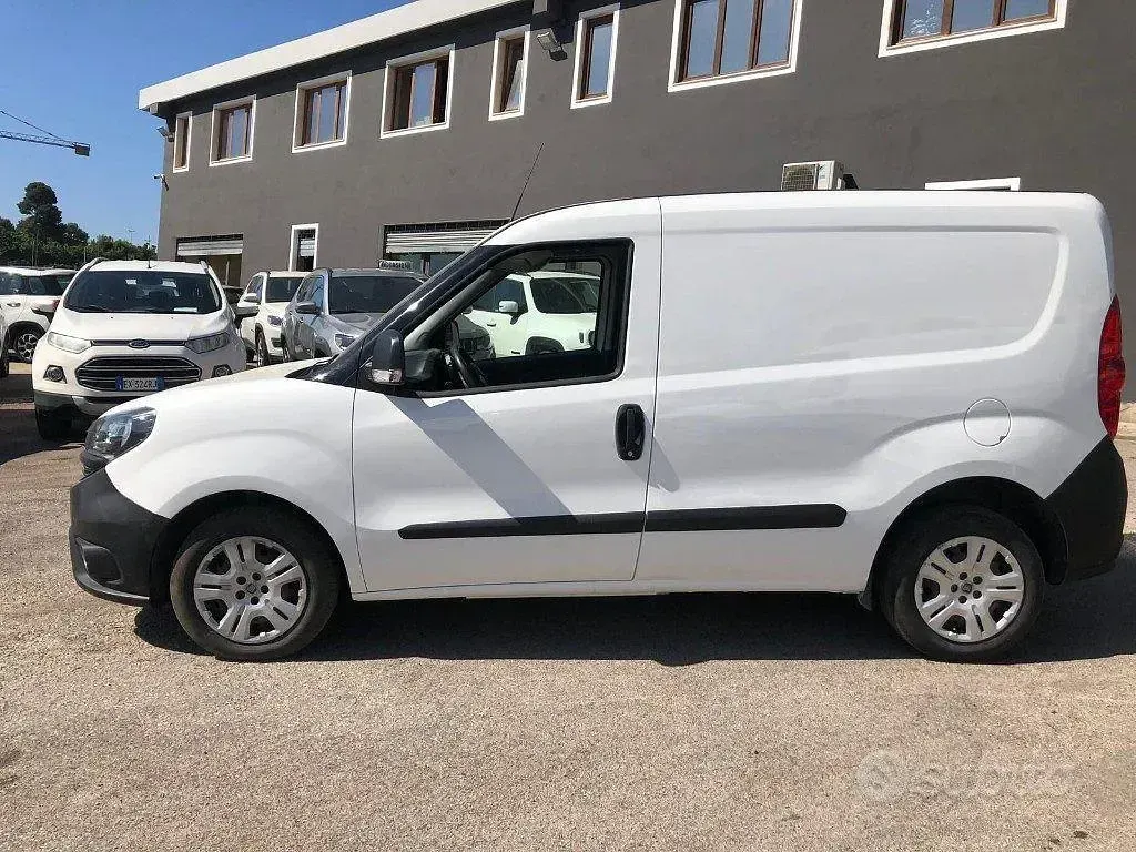 Usata Fiat Doblò S 105 CV (77 kW) 2021 Bianco Monovolume