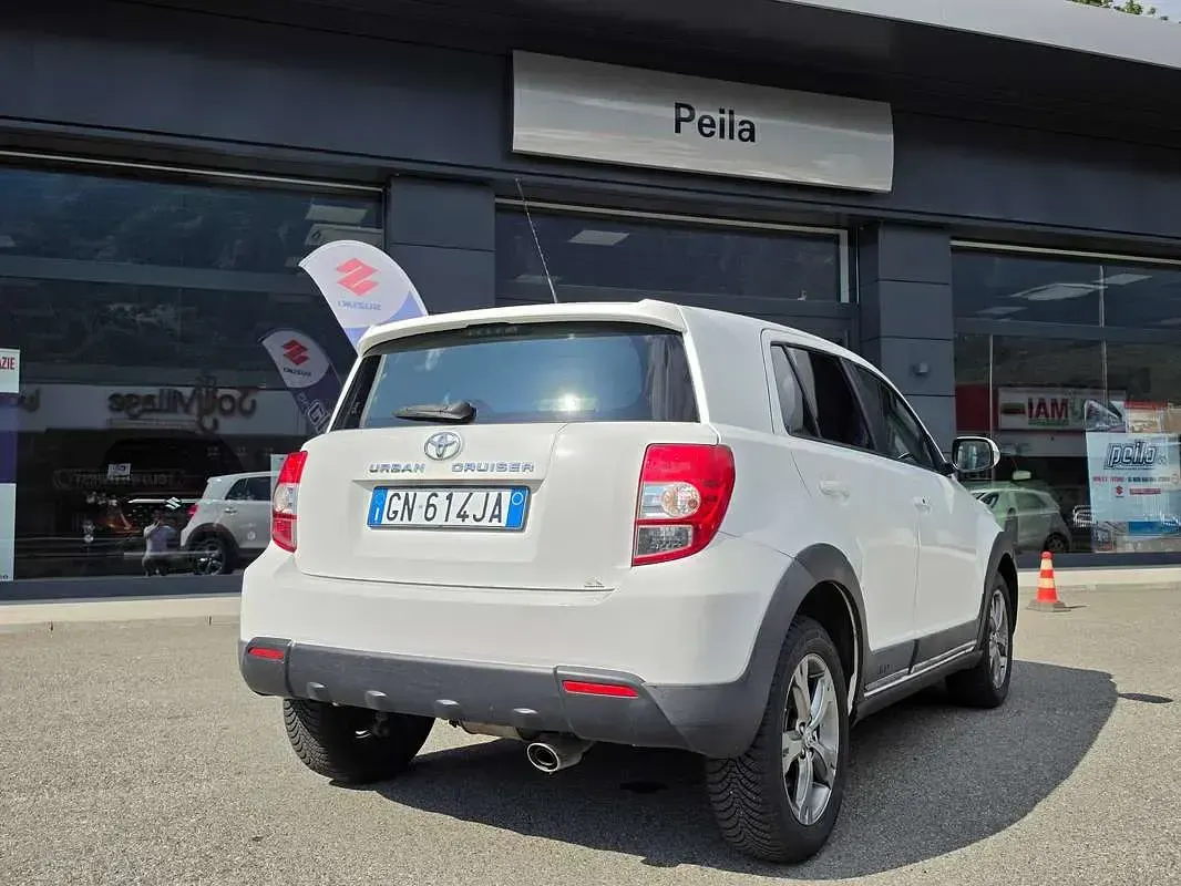 Usata Toyota Urban Cruiser Lounge 90 CV (66 kW) 2013 Bianco Utilitaria