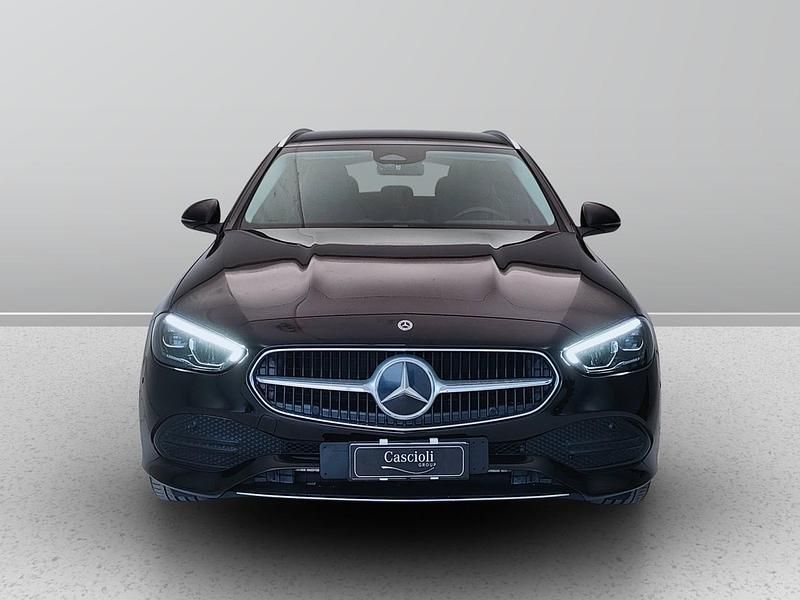 Usado Mercedes 220 200 CV (147 kW) 2021 Negro Familiar