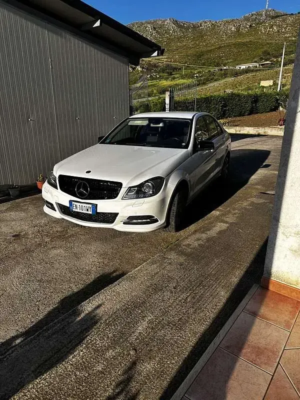 Usata Mercedes C200 Elegance 136 CV (100 kW) 2012 Bianco Berlina