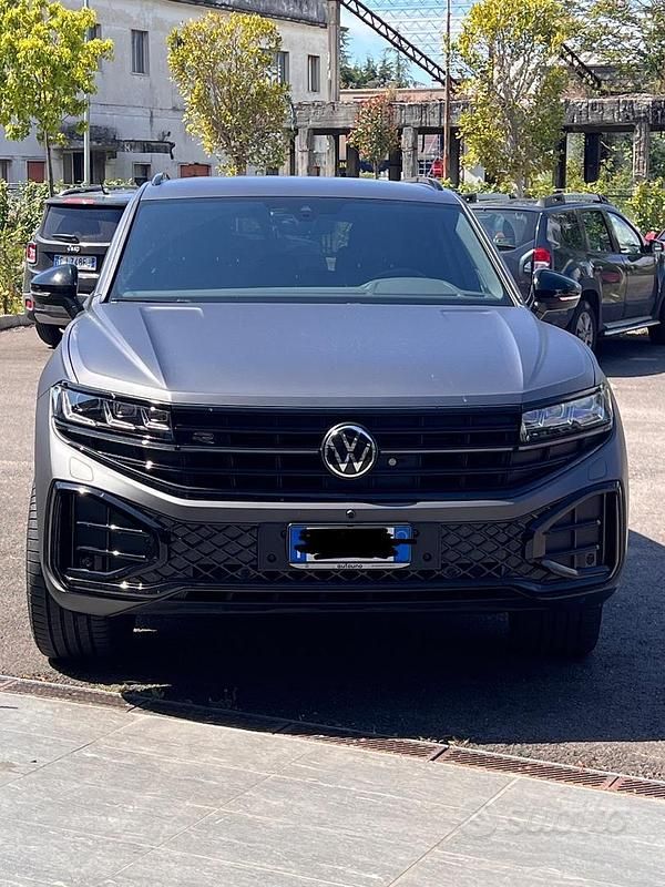 Usata VW Touareg Elegance 231 CV (169 kW) 2023 Grigio SUV