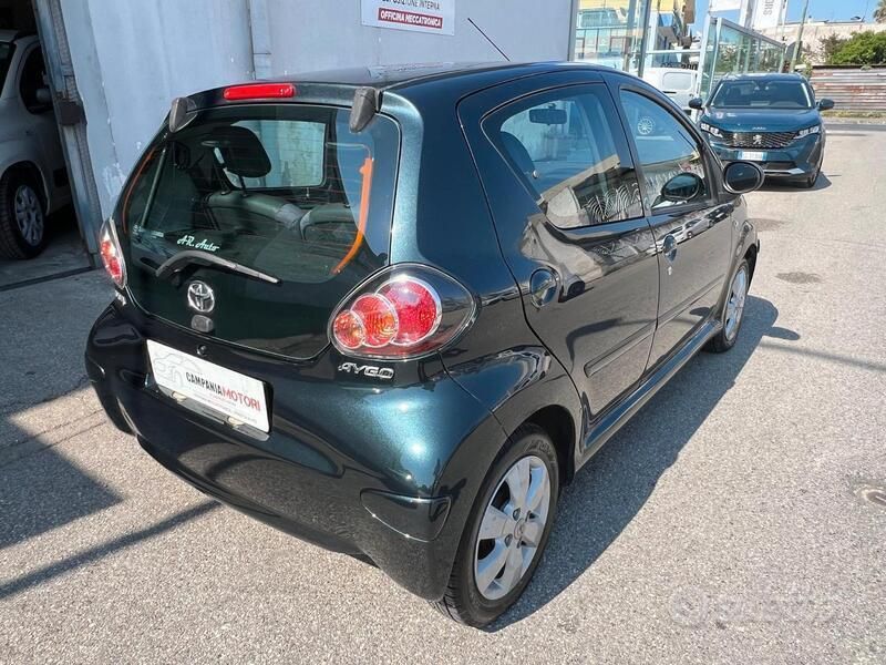Usata Toyota Aygo 68 CV (50 kW) 2012 Nero Utilitaria