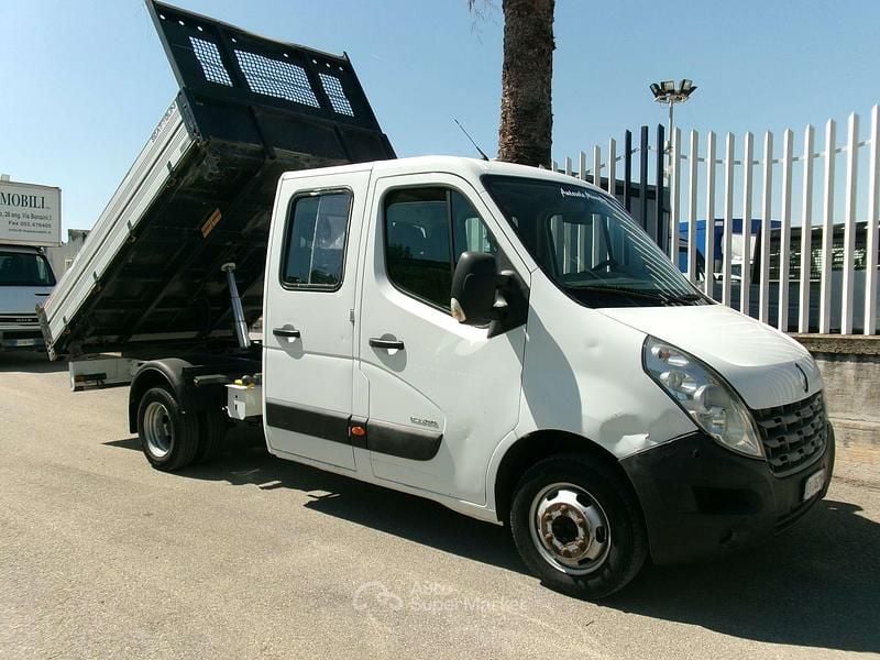 Begagnad Renault Master 125 HK (91 kW) 2011 Vit Sedan