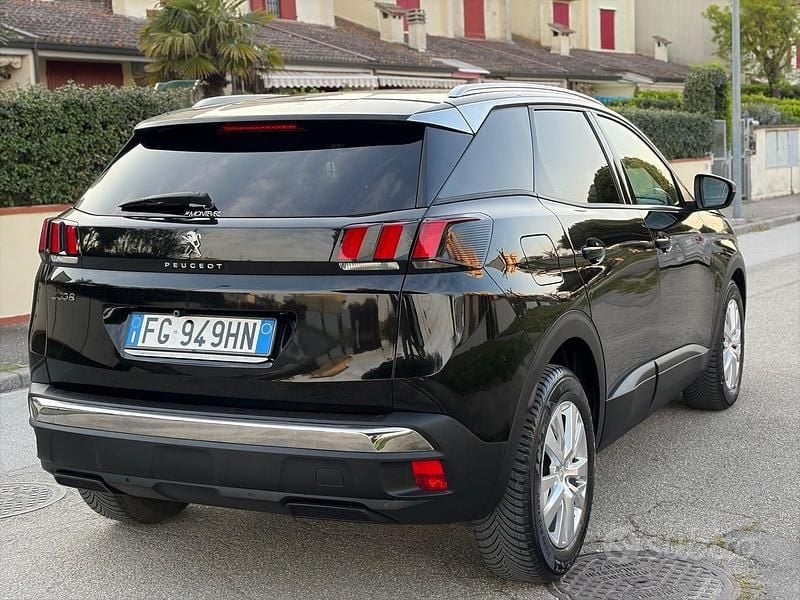Usata Peugeot 3008 Active 119 CV (87 kW) 2017 Nero SUV