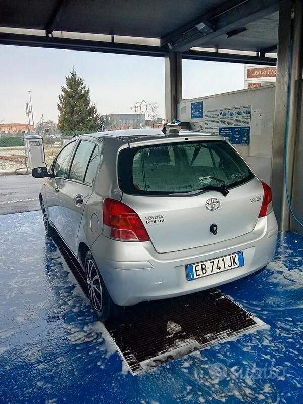 Usata Toyota Yaris 87 CV (63 kW) 2010 Blu Berlina