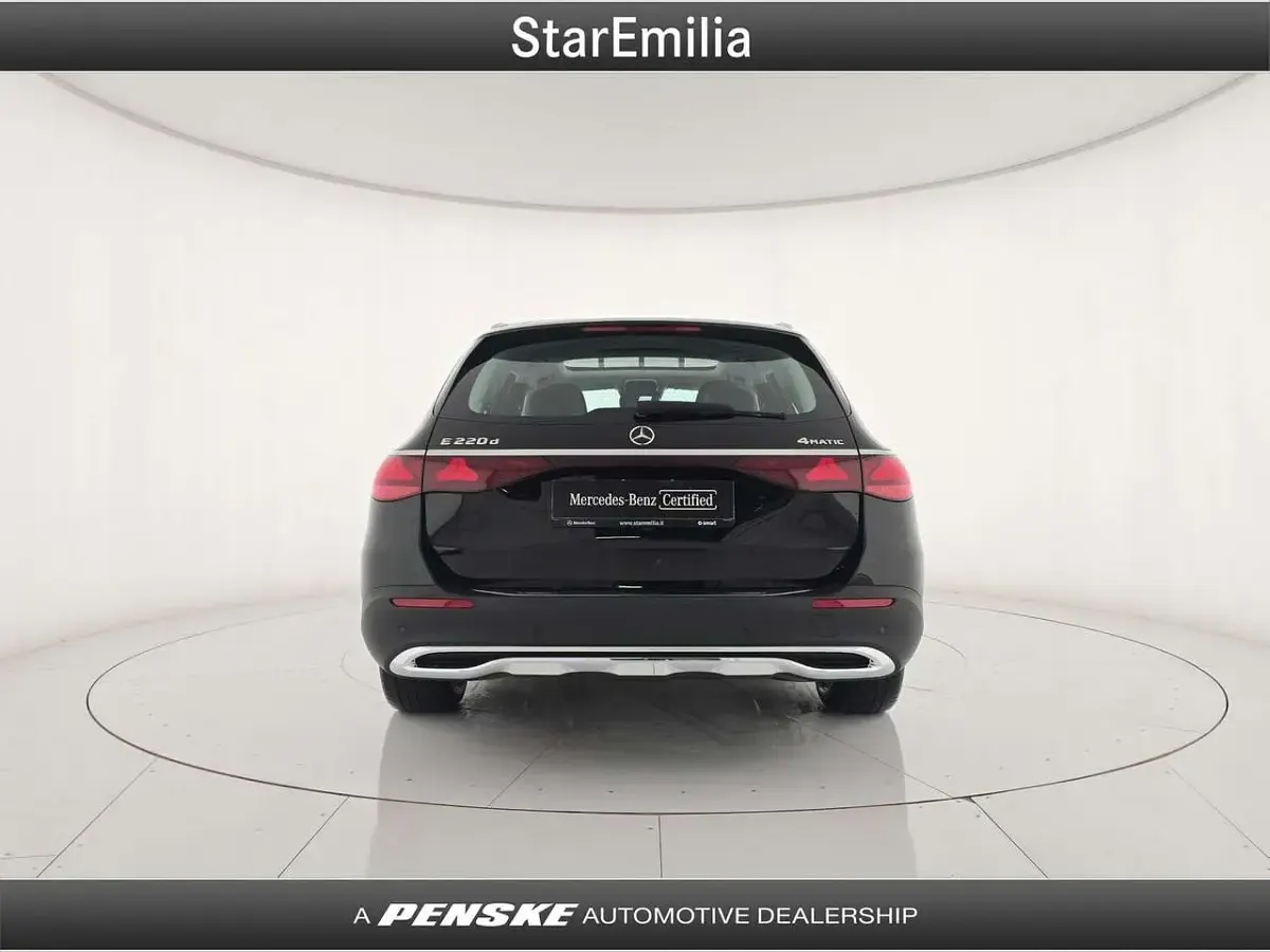 Usata Mercedes E220 Premium Plus 197 CV (144 kW) 2025 Nero Station wagon