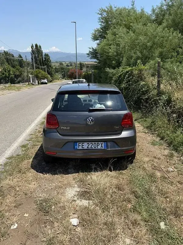 Usata VW Polo Comfortline 75 CV (55 kW) 2016 Grigio Utilitaria