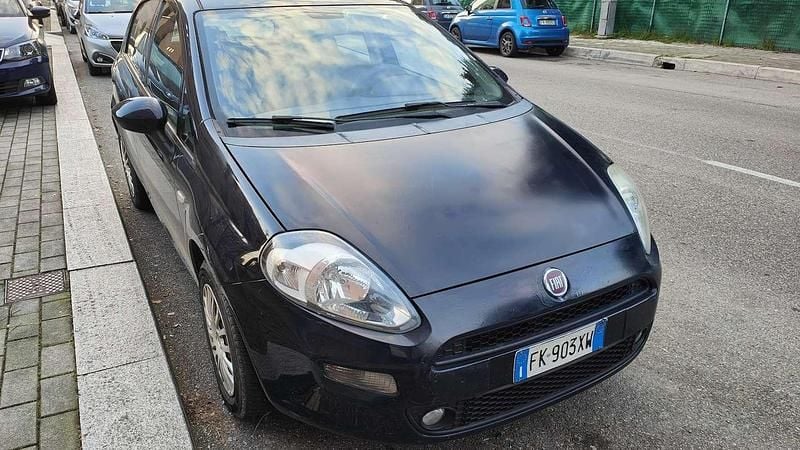 Usata 2017 Fiat Punto Street Tre volumi | 5000 € (Super prezzo) - Immagine 1/4
