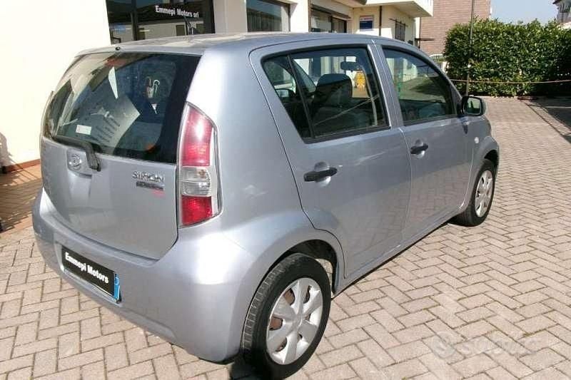 Usata Daihatsu Sirion HIRO 69 CV (50 kW) 2009 Grigio Utilitaria