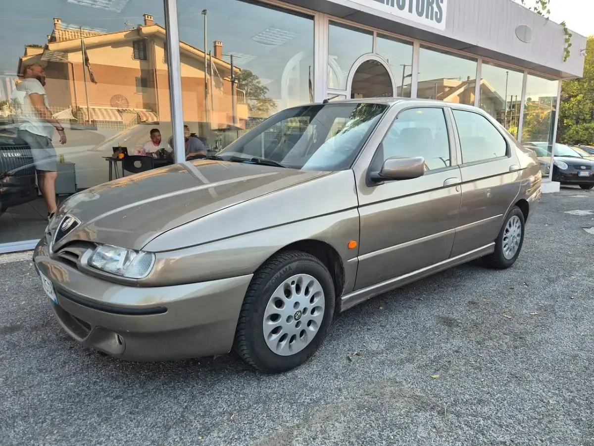 Usata Alfa Romeo 146 103 CV (75 kW) 2000 Utilitaria