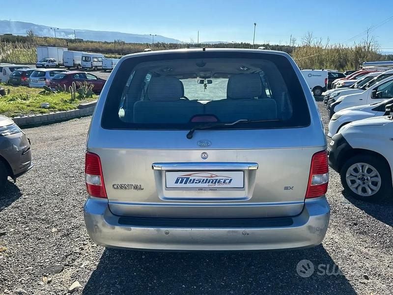 Usata Kia Carnival Family 144 CV (105 kW) 2006 Grigio Monovolume