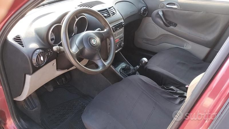 Usado Alfa Romeo 147 116 CV (85 kW) 2002 Utilitario