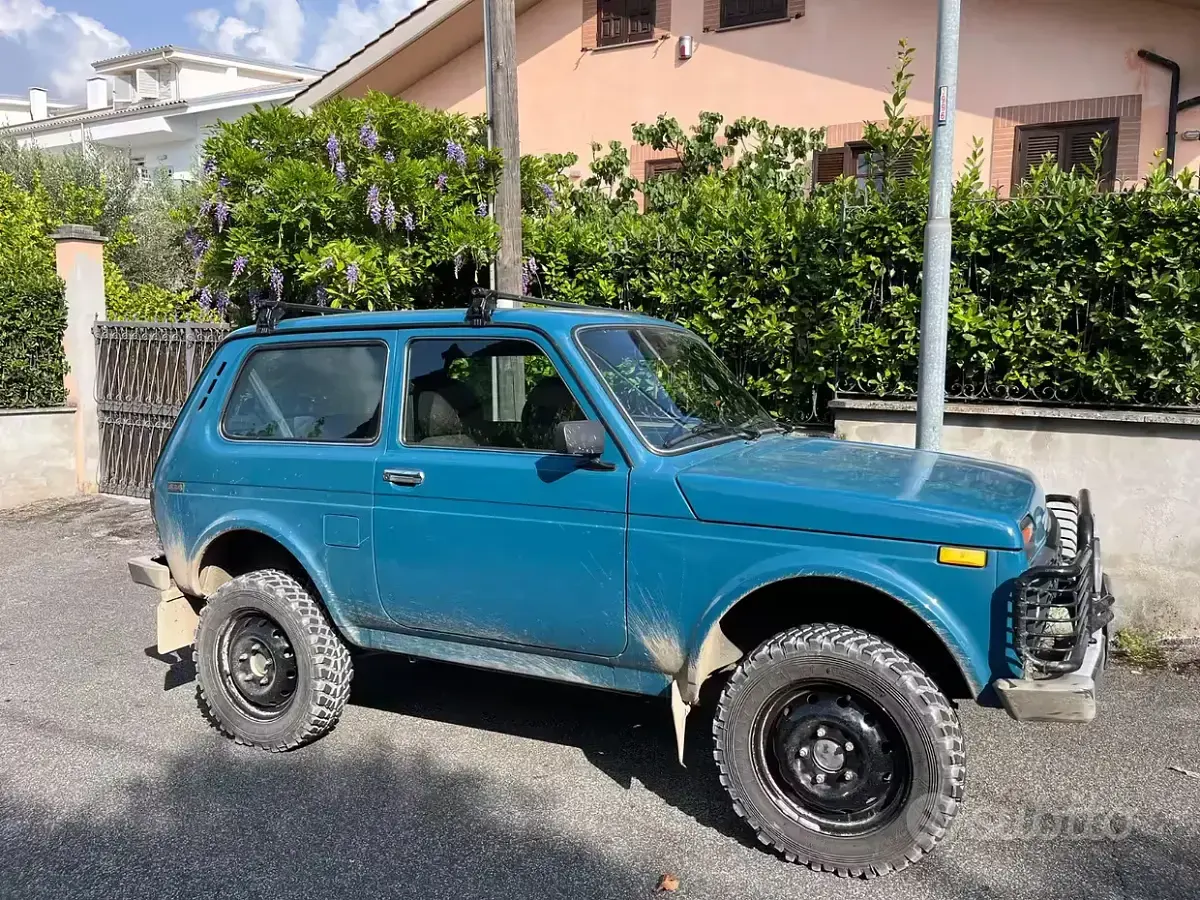 Usata Lada niva 81 CV (59 kW) 2010 Blu SUV