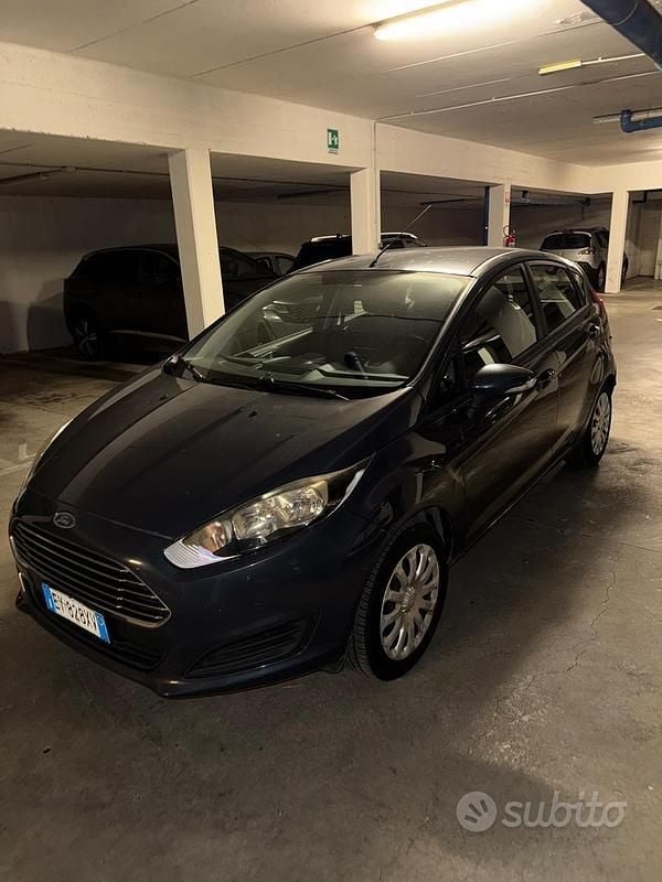 Usata Ford Fiesta 80 CV (58 kW) 2015 Nero Utilitaria