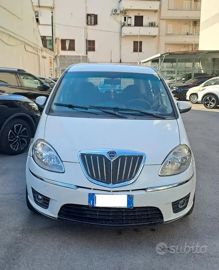 Usata Lancia Musa 95 CV (69 kW) 2011 Bianco Monovolume