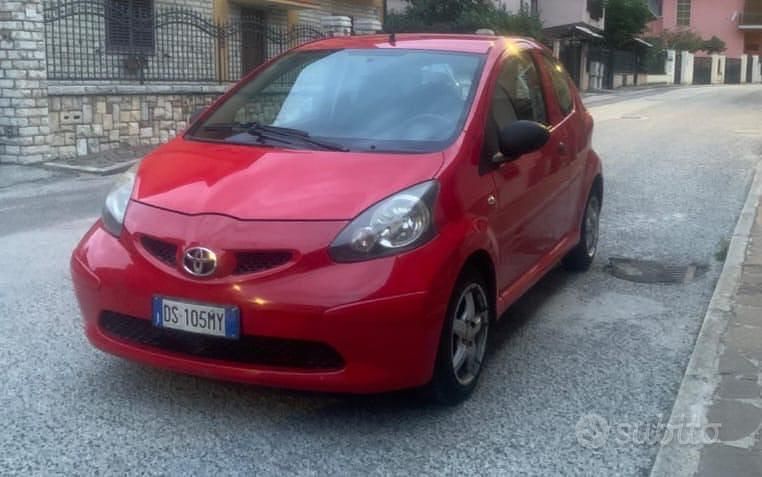 Usata Toyota Aygo 68 CV (50 kW) 2008 Rosso Utilitaria