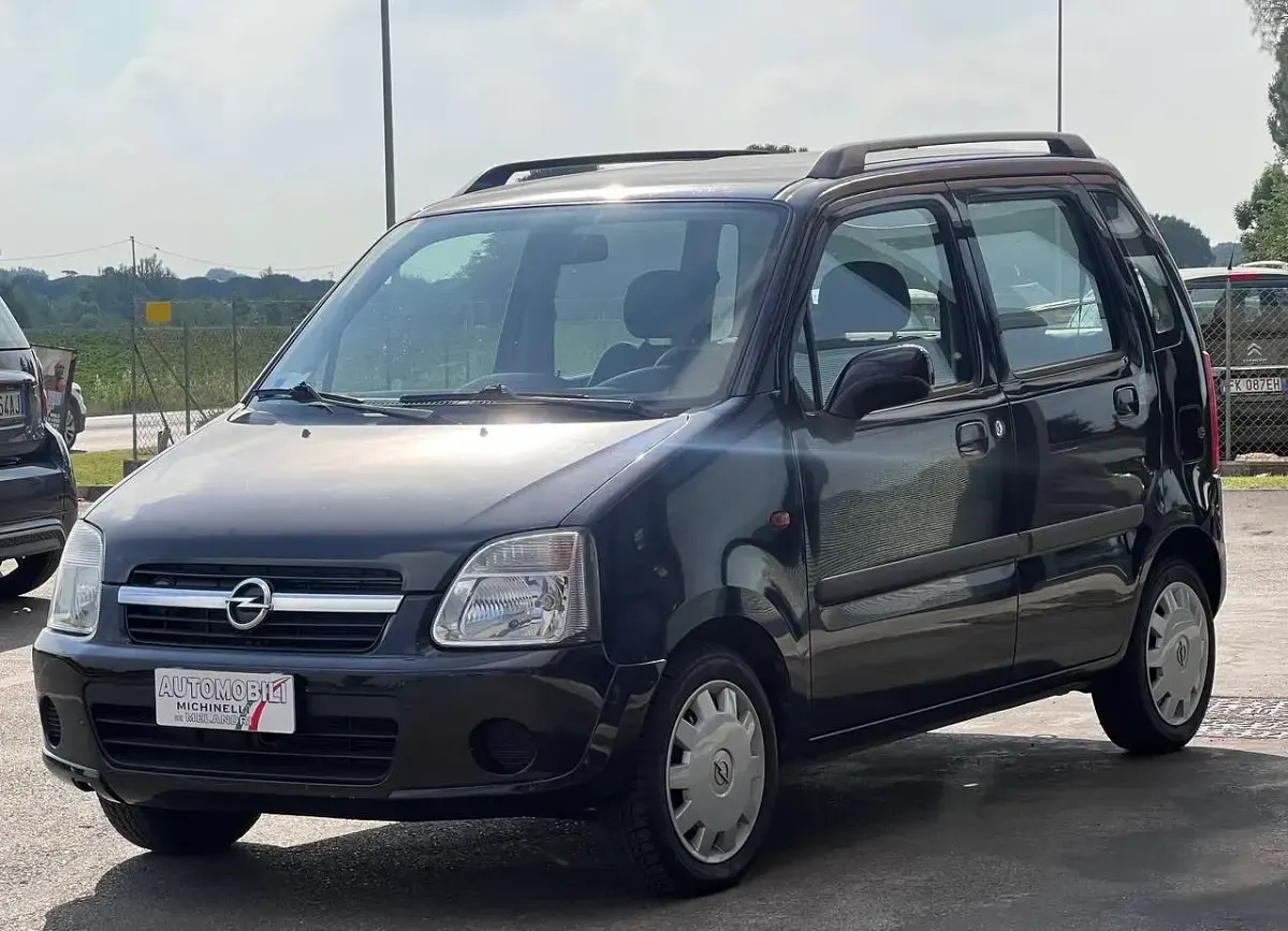 Usata Opel Agila Club 75 CV (55 kW) 2005 Nero Monovolume