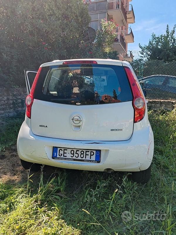 Usata Opel Agila 65 CV (47 kW) 2011 Bianco Utilitaria