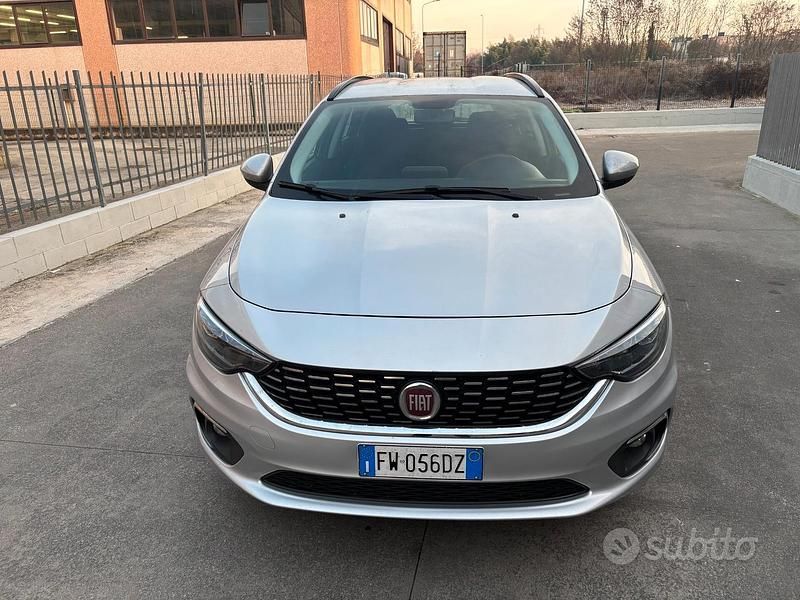 Usata Fiat Tipo Easy 120 CV (88 kW) 2019 Grigio Station wagon