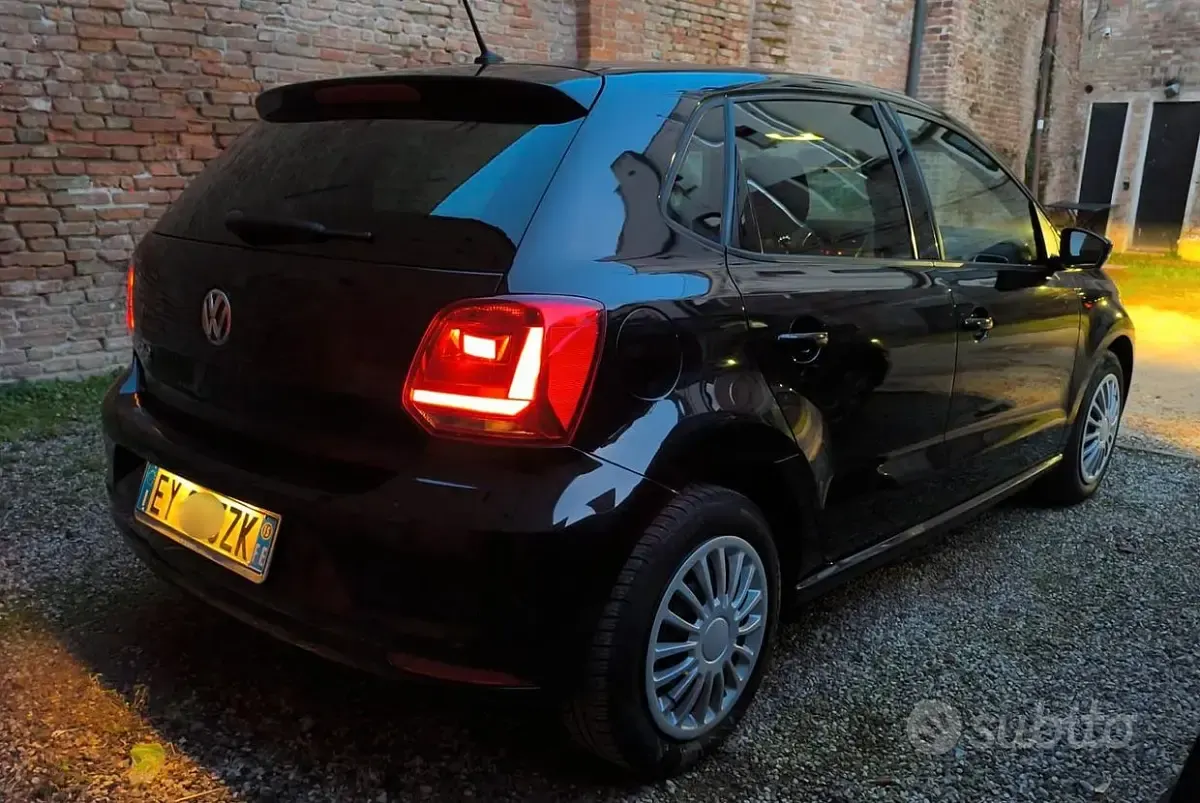 Usata VW Polo Comfortline 75 CV (55 kW) 2015 Nero Berlina