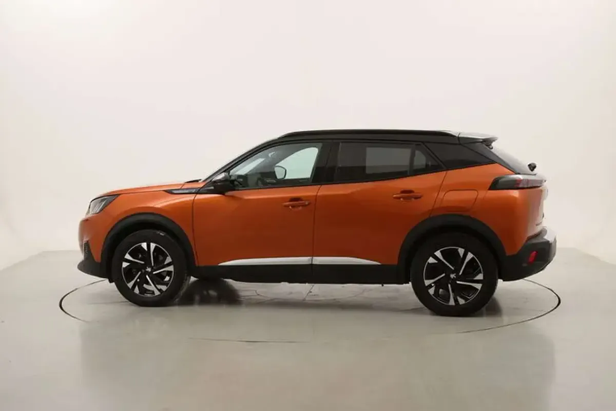 Usata Peugeot e-2008 GT 56 kW (77 CV) 2023 Arancione SUV