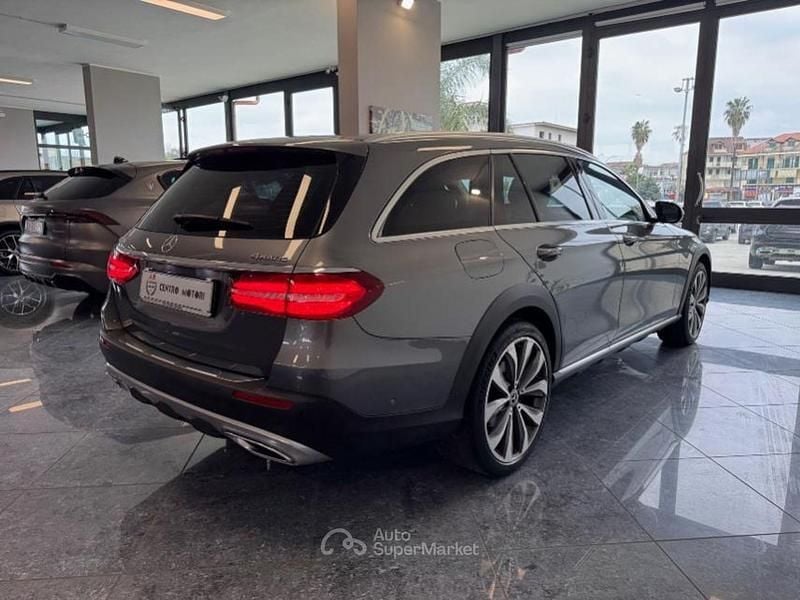 Usata Mercedes E220 All-Terrain Premium 194 CV (142 kW) 2018 Selenite grey Station wagon
