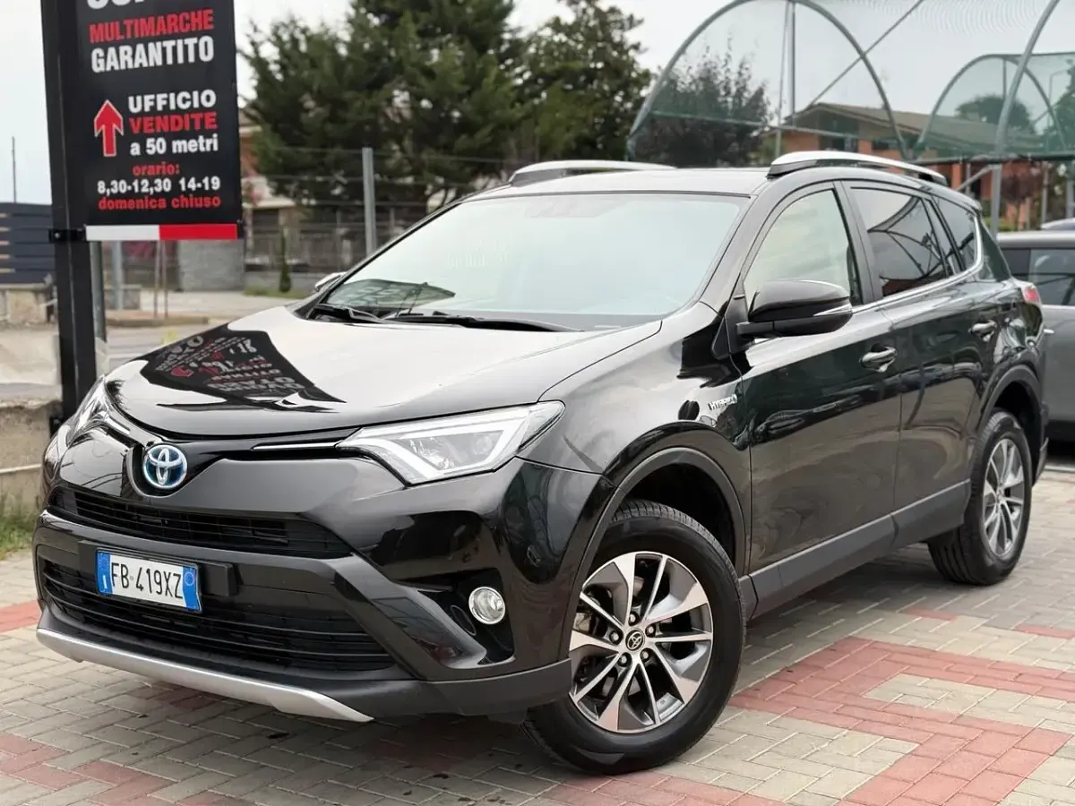 Usata Toyota RAV4 Hybrid Style 155 CV (114 kW) 2016 Nero SUV