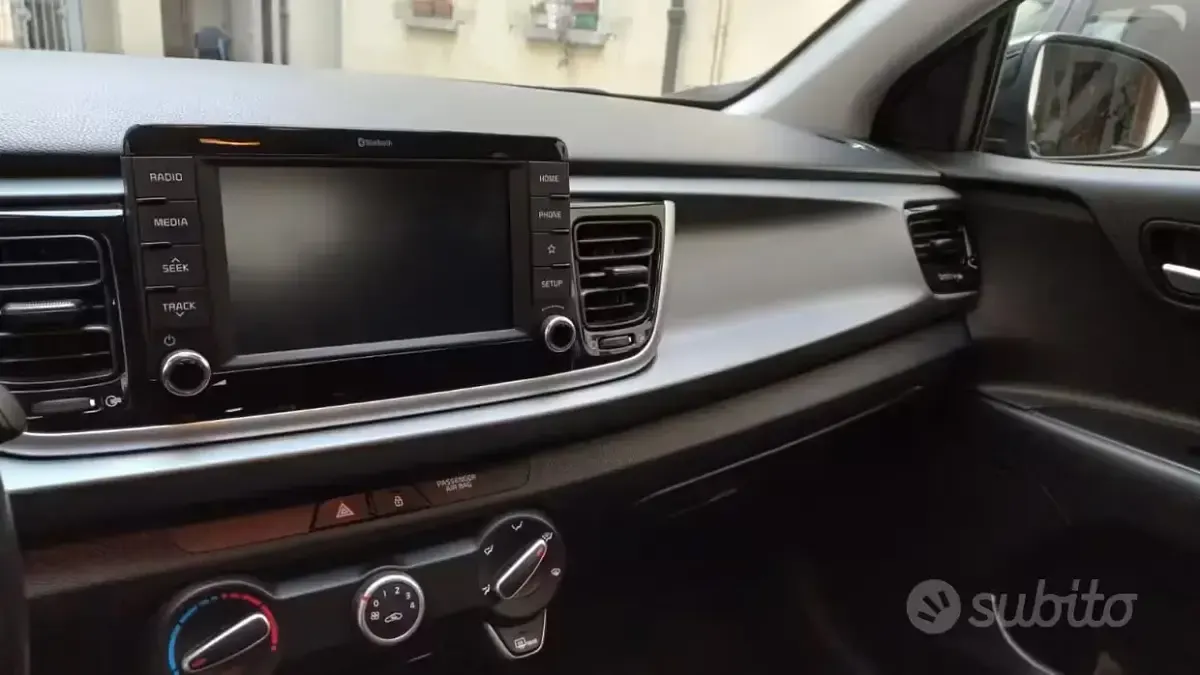 Usata Kia Rio 84 CV (61 kW) 2019 Nero Berlina