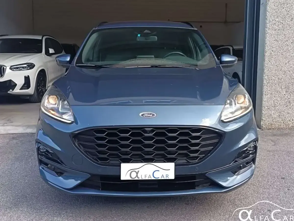 Usata Ford Kuga ST-Line 152 CV (111 kW) 2022 Chrome blue SUV
