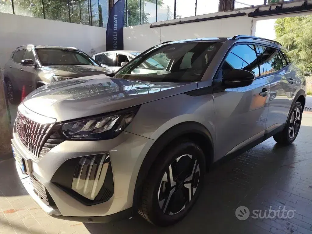 Usata Peugeot 2008 Allure 101 CV (74 kW) 2025 Grigio SUV