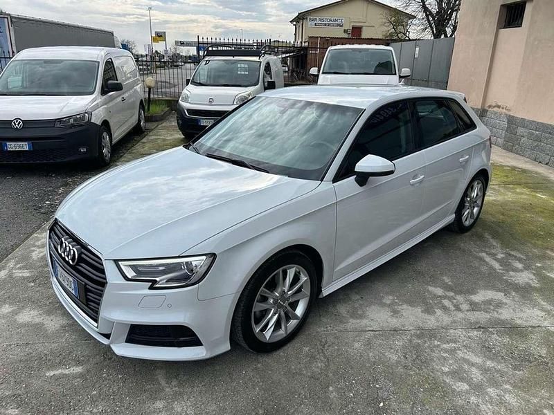 Bianco(met.) Usata 2017 Audi A3 Sportback Sport Due volumi | 15.900 € (Buon prezzo) - Immagine 1/4