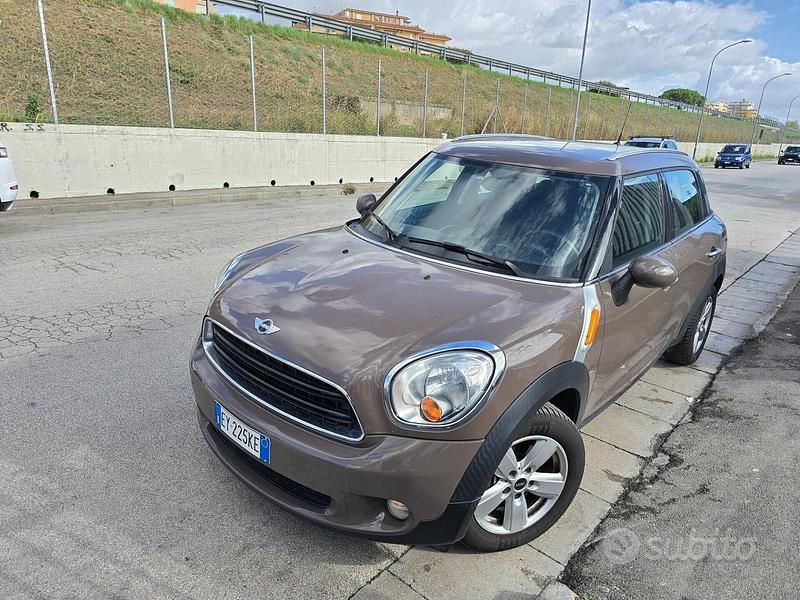 Second-hand Mini Cooper D Countryman 90 CP (66 kW) 2015 Maro SUV