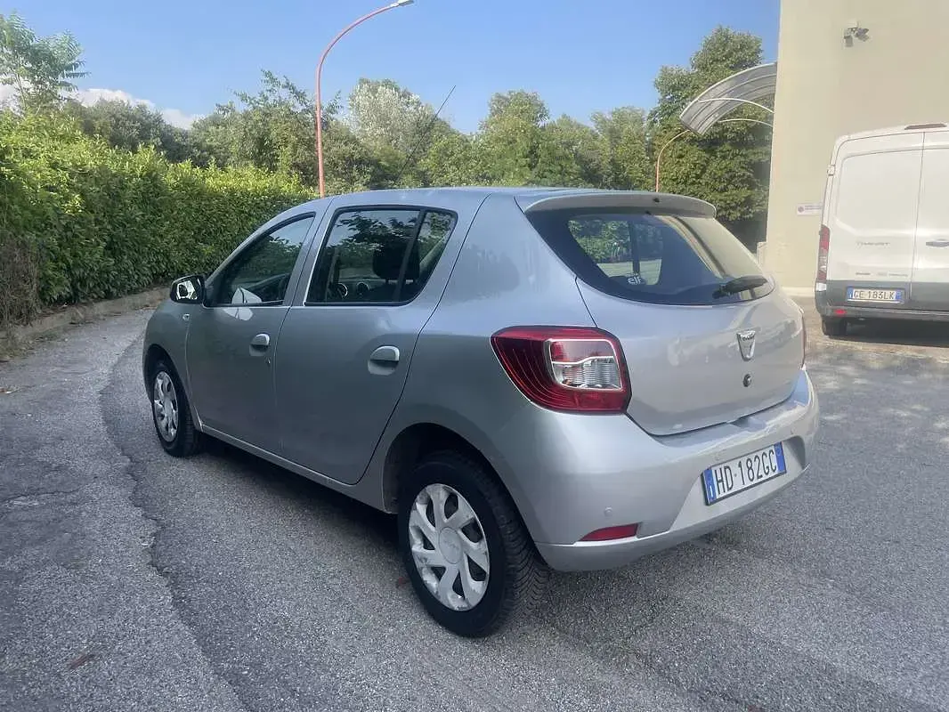 Usata Dacia Sandero Lauréate 75 CV (55 kW) 2014 Berlina