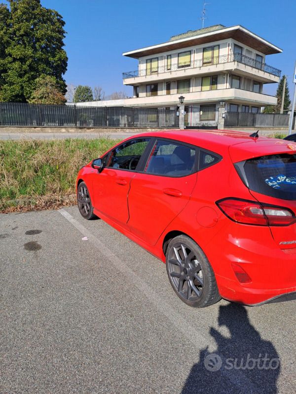 Usata Ford Fiesta ST-Line 125 CV (91 kW) 2022 Rosso Utilitaria