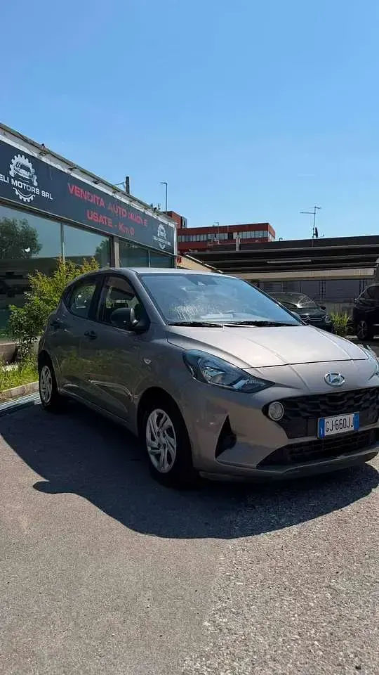 Usata Hyundai i10 Advanced Plus 67 CV (49 kW) 2022 Grigio Utilitaria